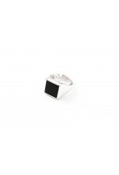 Anello in argento con onice nero quadrato